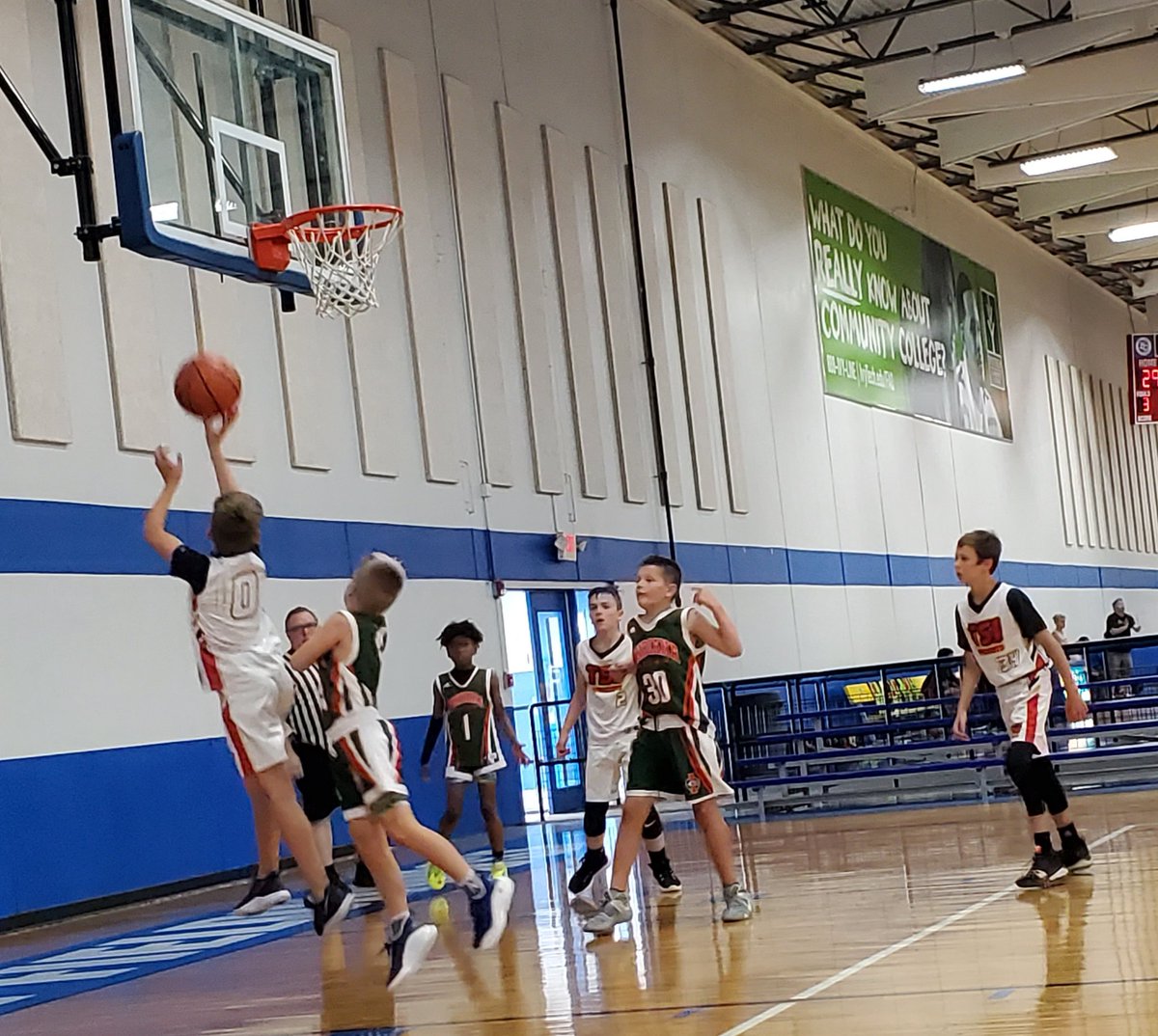 tsi2028's tweet photo. TSI 65 Indiana Elite 2029 50. Andrew Nussbaum 24 points, 11 rebounds, & 4 steals. (4-5) 3pt shots, Noah Washington 14 points & 11 rebounds, Nolin Pearce 9 points & 4 assists led the way. #USAYH #TheShowdown #TSIFLASHBACKS https://t.co/zBkUx02Yro