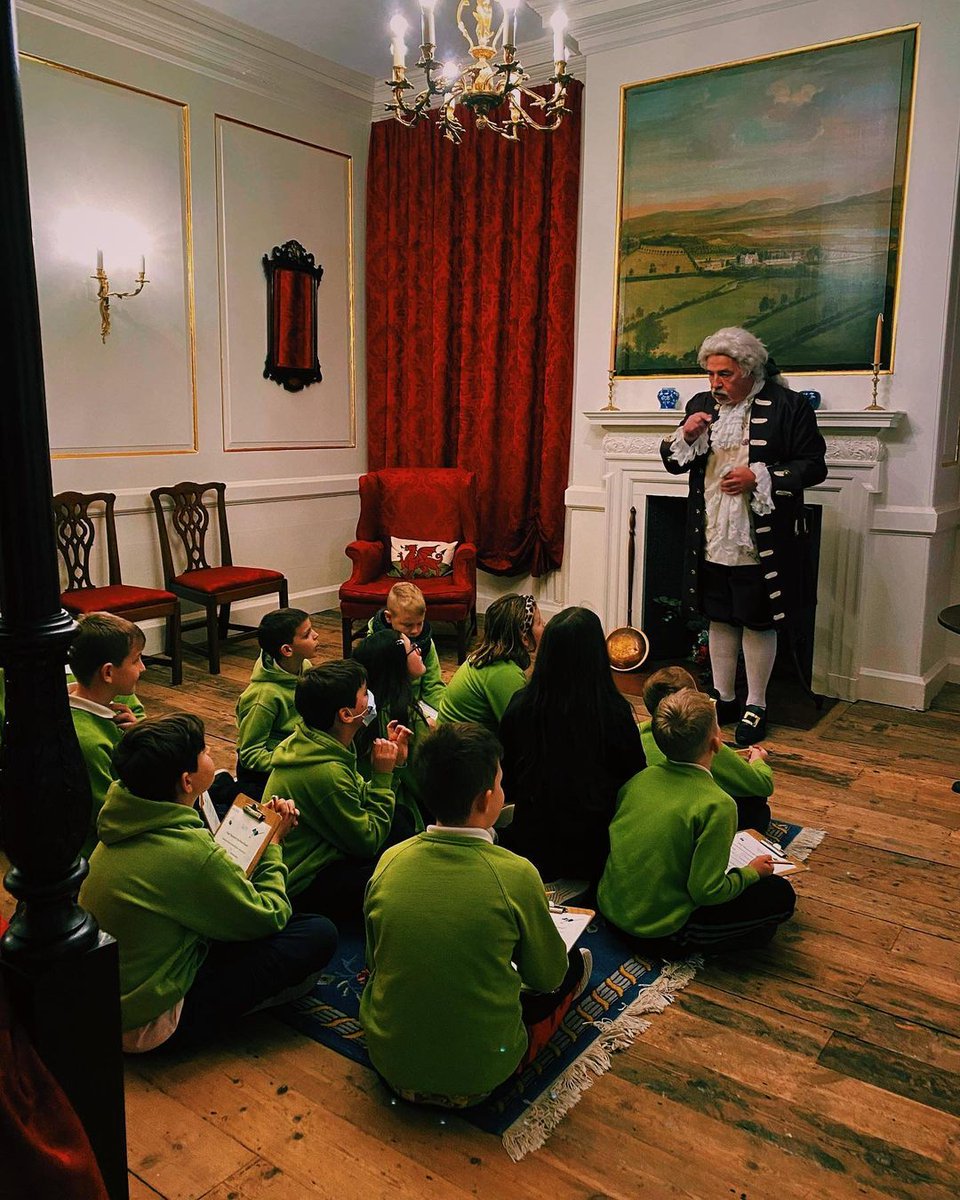 Mae'n ddiwrnod #TrysorauTreftadaeth! Mae Ymddiriedolaeth <a href="/LlanellyHouse/">Llanelly House</a> wedi achub y Plasdy Gradd I sy'n agor pob dydd am ddefnydd gan y gymuned. | It's #HeritageTreasures Day! <a href="/LlanellyHouse/">Llanelly House</a> Trust has saved the Grade I C18 Manorhouse which is open daily for use by the community.