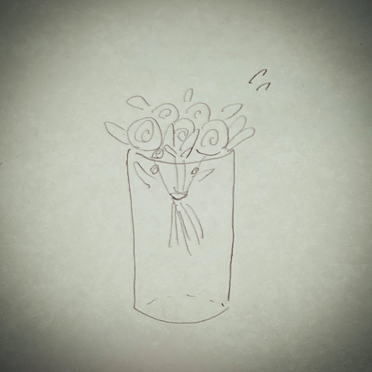 花束に合う大きさの花瓶が無い時

ブーケの紐などで結ばれている部分の太さに合わせ、セロハンテープで図のように花瓶に貼ります。茎の下の方をギュッと持ち、テープの間中央に入れます。
お水は茎の下から3~5cm浸かるように入れます。 