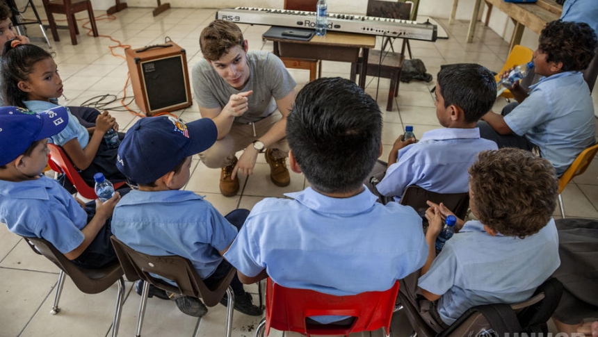 KilizaOrg's tweet photo. NEW - en español y inglés - 

#Refugiados para refugiados: entrevista con @eliasibameth de #Colombia  

https://t.co/SJzTTiykCY https://t.co/7JcXFdgSmn