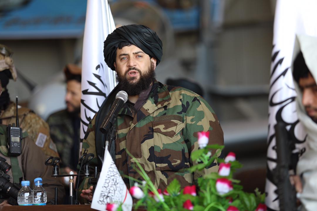 MalangReHaN12's tweet photo. زموږ ددفاع وزير توتند غبرګون هغه ګونډيوو هيوادو ته چه زموږ چرلکي غلامانو ورتښتولي،
 کچرته مو خپل حق راته ونه سپره بيا يى د زور له لاري درسخه راوړو،
خو خه خبره دا ده چه په خواښه يى راولى،
موږ ته خپل حق وسپارى،💪💪 https://t.co/MCrTc79wjK