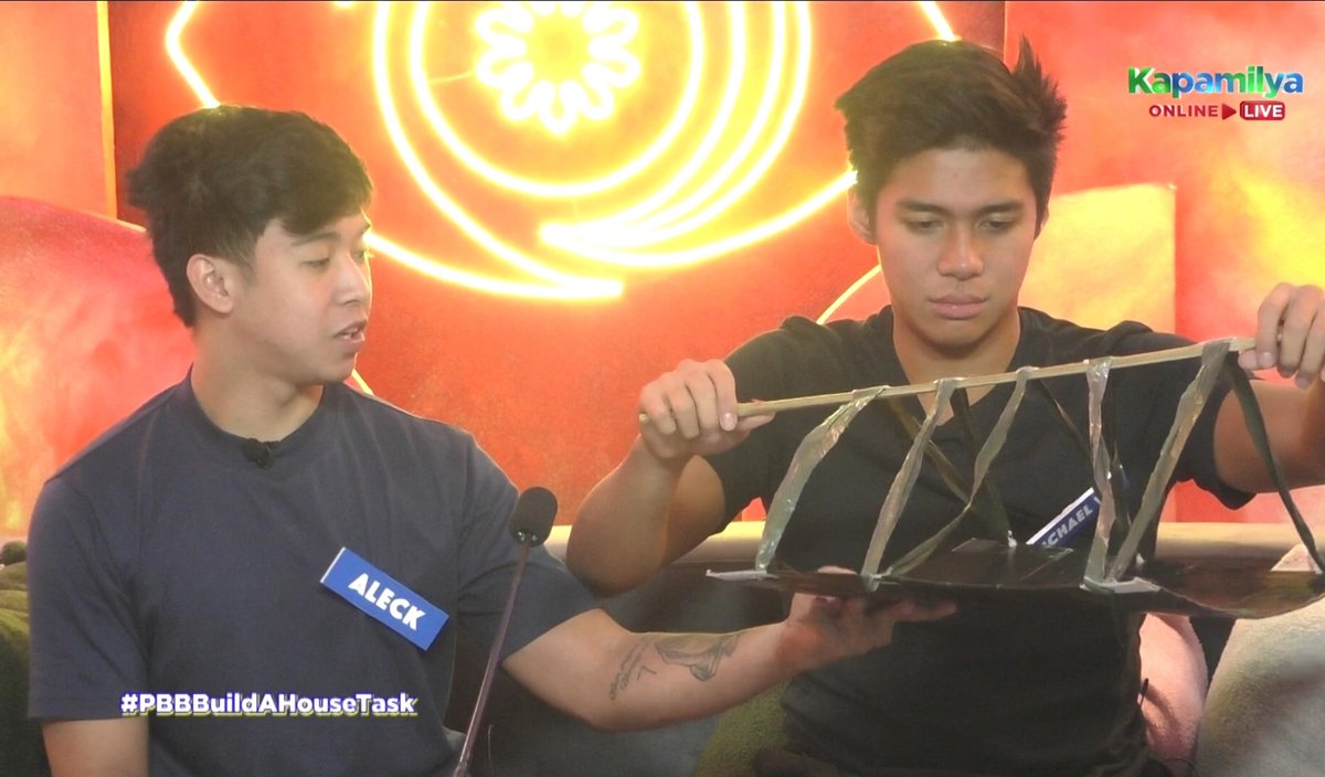 cicicrojo's tweet photo. Comic relief for me sina Aleck at Michael Ver. Parang tatawa lang ako nang tatawa kapag sila ang kasama. Mukhang solid na 'yong bond nilang dalawa and it's great to watch.

#PBBBuildAHouseTask https://t.co/IKtja8CMgf