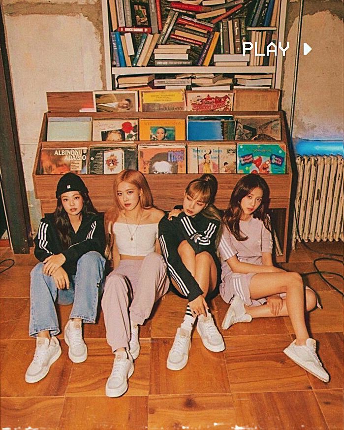 BBlinksweet's tweet photo. #BLACKPINKCOMEBACKNOW #STOPDELAYINGBLACKPINK https://t.co/viL1e5YPG1