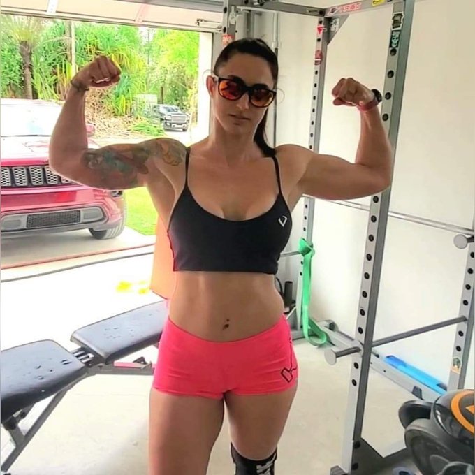 Strong is sexy right? https://t.co/rRdibusKsy