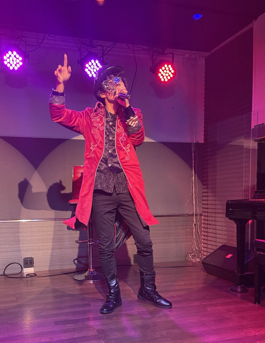 neru_sparrow's tweet photo. 2022年1/9  
目黒kahoo
ミュージックギャング

 #謎仮面Duke ラストライブその1
@saigo0907 https://t.co/B7dygKJKE8