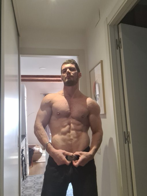 I need a shemale in Barcelona  Give me a name https://t.co/sSGhEKcWXg