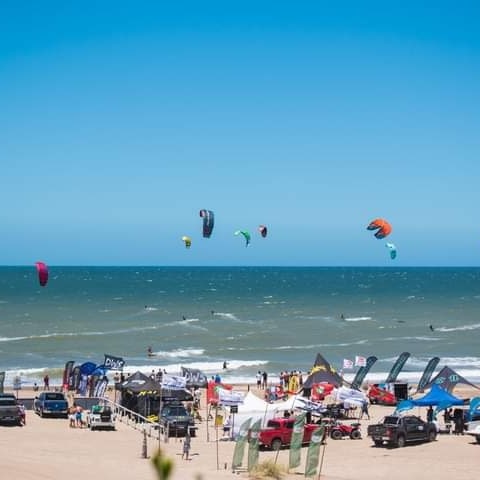 KITE SURF A FULL 🌊

Con gran brillo se realizó la 4º Edición del DWS en Pinamar Norte.
Toda la info la encontrás en: dwskite.com

#kitesurf #respirapinamar