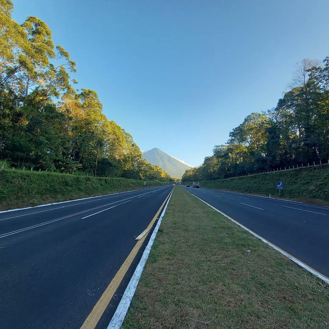 Asturias1214's tweet photo. De esos bellos paisajes de mi Guatemala, por la mañana!! Bendecido día para todos y que Dios cumpla los anhelos de su corazón. #MiBellaGuate #AsiEsMiTierra https://t.co/bxbwSh6Taz