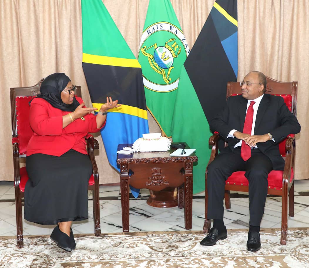 haniupekee's tweet image. Rais wa Jamhuri ya Muungano wa Tanzania Mhe. Samia Suluhu Hassan, akiwa katika mazungumzo na Rais wa Zanzibar na Mwenyekiti wa Baraza la Mapinduzi Dkt. Hussein Ali Mwinyi, Ikulu Zanzibar.