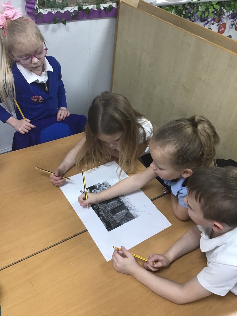 EPA_Y1_Y2's tweet photo. #EPAHistory for #EPAOctopus class this afternoon, looking at old pictures of East Park, thinking about why people went to the park then and how it looks different to now. @DeltaEstcourt https://t.co/zlLj8qerd3