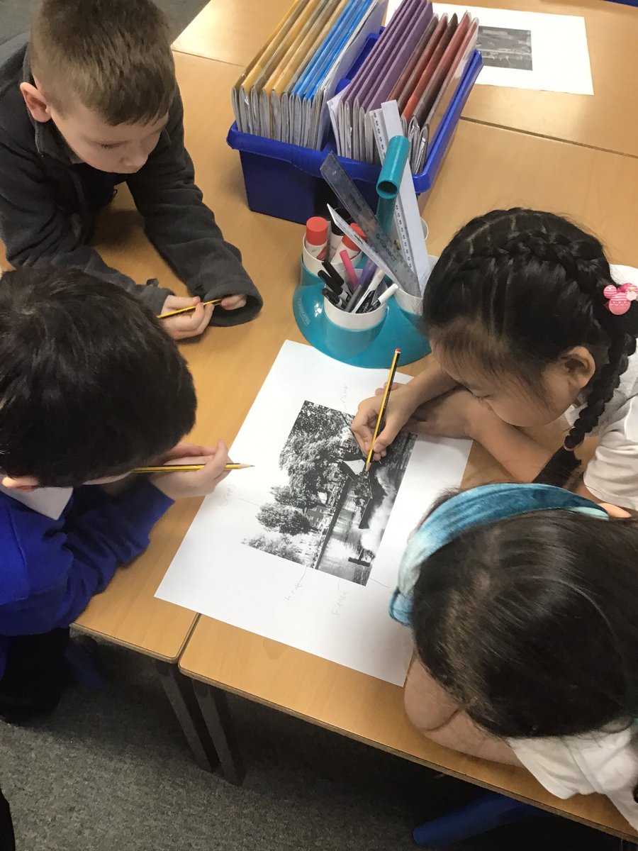 EPA_Y1_Y2's tweet photo. #EPAHistory for #EPAOctopus class this afternoon, looking at old pictures of East Park, thinking about why people went to the park then and how it looks different to now. @DeltaEstcourt https://t.co/zlLj8qerd3