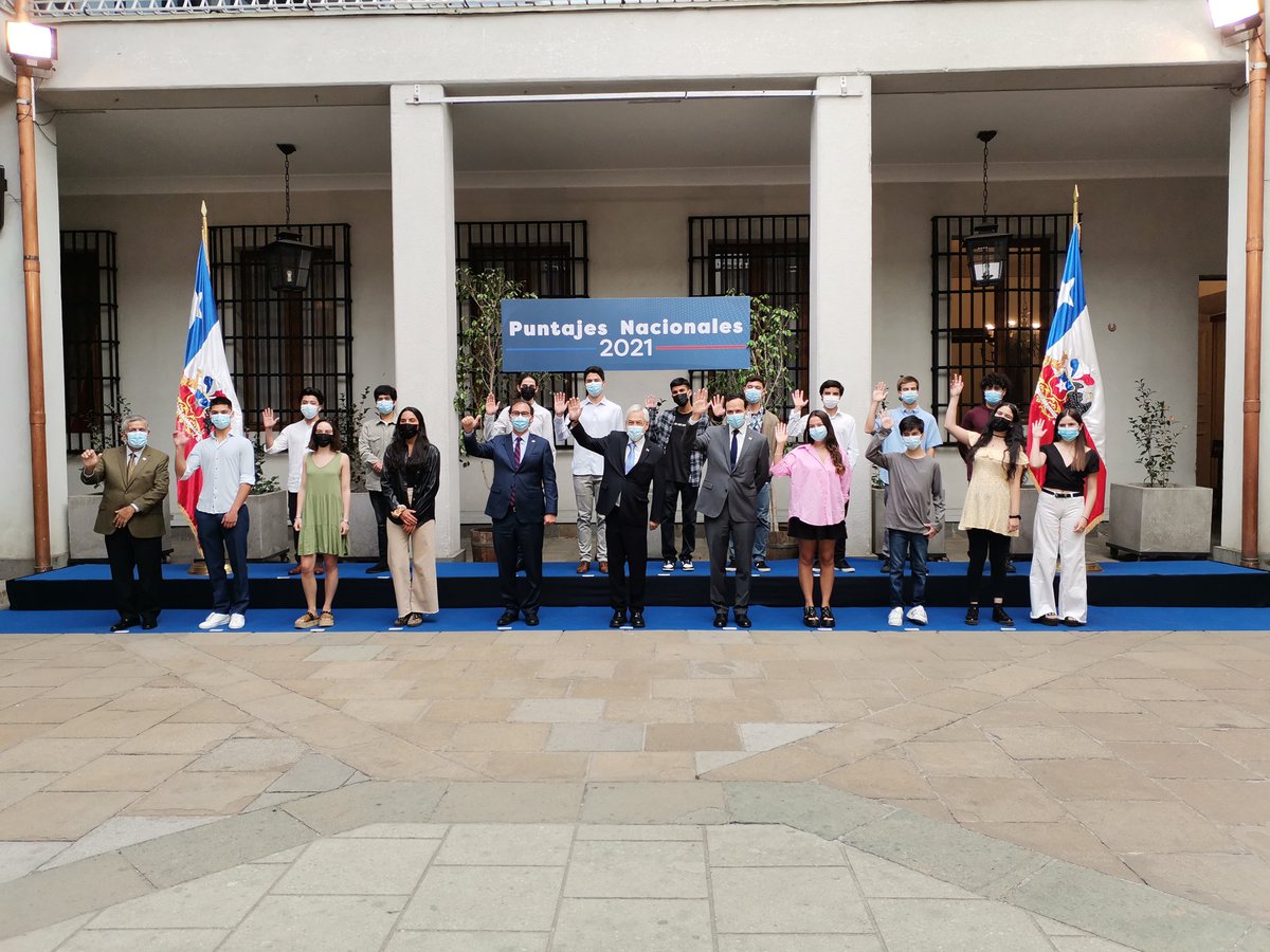 raulfiguersa's tweet photo. Hoy, celebramos a los estudiantes que lograron puntaje nacional en la PDT 2021.

Festejamos el fruto de su esfuerzo y estamos seguros de que serán excelentes profesionales.

¡Felicitaciones! https://t.co/JJKoTSU5iX