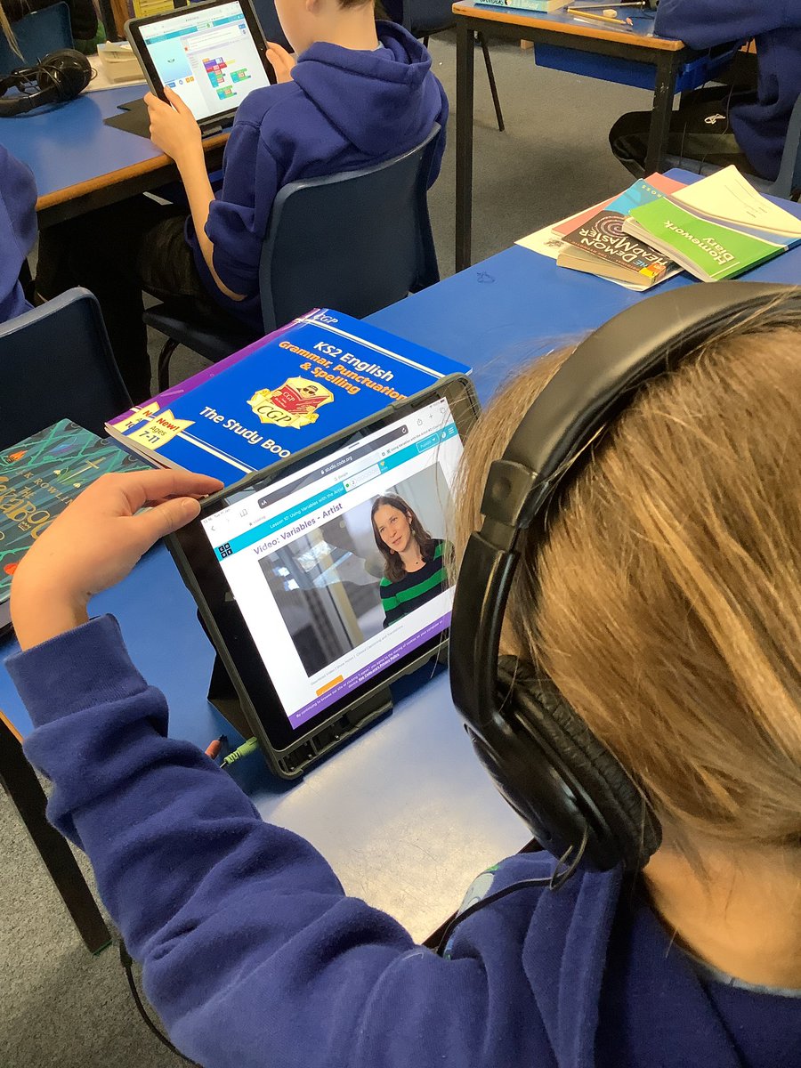 StAgnesY6's tweet image. Enjoying our coding session with code.org  #stagnescomputing