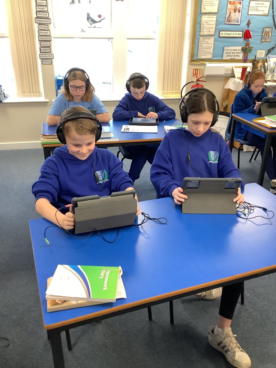 StAgnesY6's tweet image. Enjoying our coding session with code.org  #stagnescomputing