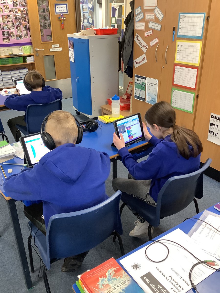 StAgnesY6's tweet image. Enjoying our coding session with code.org  #stagnescomputing