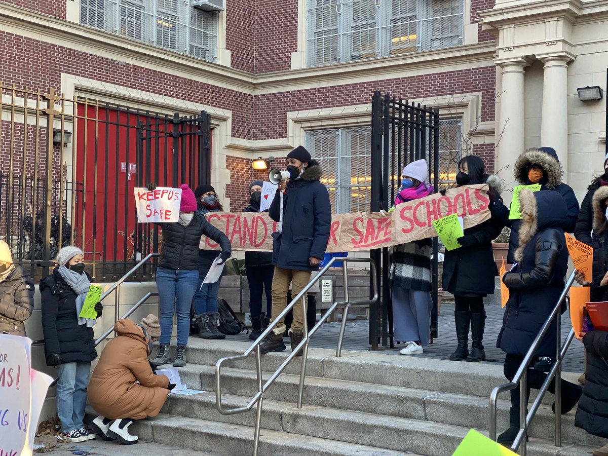 JBlascoNYC's tweet image. This morning I joined @STARAcademyPS63 @SchoolTns parents &amp;amp; students on behalf of @HarveyforNY to demand safe schools! 

We need a centralized remote schooling option, more PPE, weekly COVID19 testing! #SafeSchools