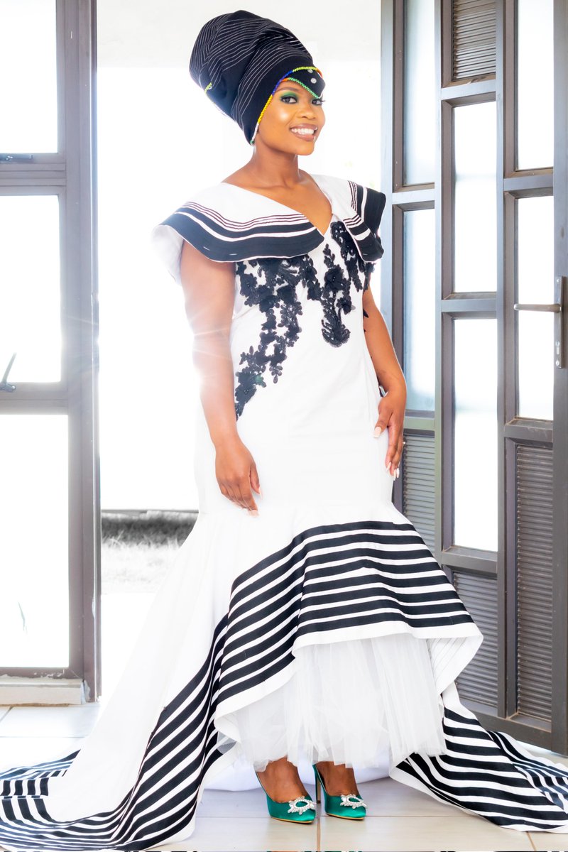 Mavasiko's tweet photo. First time doing a traditional wedding photoshoot and managed to bring out this beautiful image
#TraditionalWedding #Photography #AfricanWedding #NikonPhotography #Creativity #Weddings #AfricanClothes #Xhosa #XhosaAttire #XhosaWedding https://t.co/g8IeEvAEB6