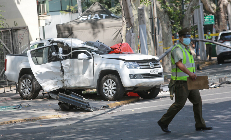almejo's tweet photo. Anaís murió aplastada mientras esperaba un semáforo. 

Mientras no dejemos de construir las ciudades con los autos en el centro, estas muertes seguirán ocurriendo. 

El foco debe ser bajar las altas velocidades de los vehículos motorizados. Pero nos hacemos los locos con eso https://t.co/OxtfcJjcny