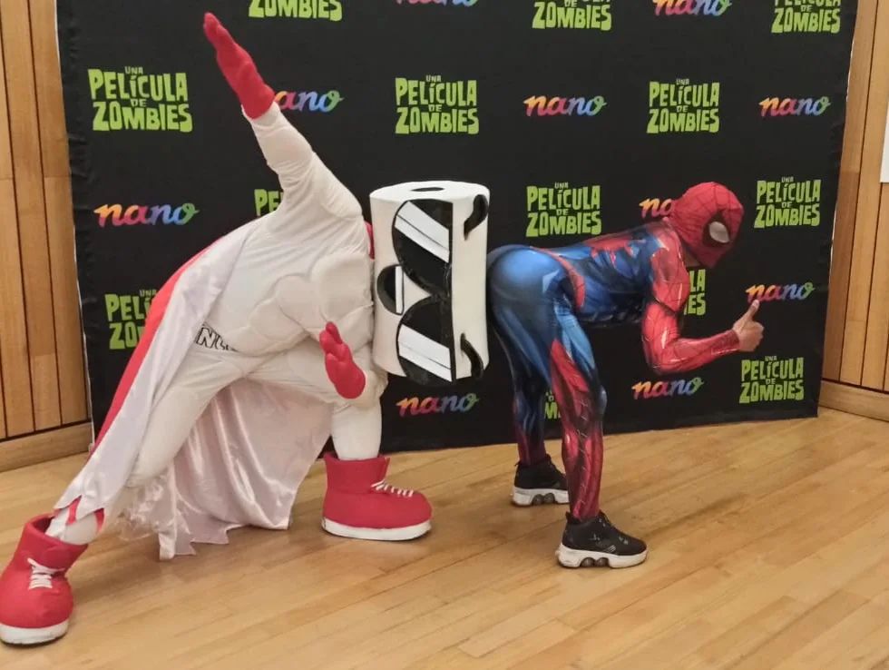 Crossovers más épicos del anime💪

<a href="/NANO__VIDEOS/">NANO</a> nos invitó a la avant premiere de #UnaPelIculaDeZombies y fue una experiencia genial❤

Nos encontramos con much@s amig@s, entre ell@s, nuestro aliado #EstupidoySensualSpiderman.

#Incoludido El único papel que limpia y no te c🚫💩