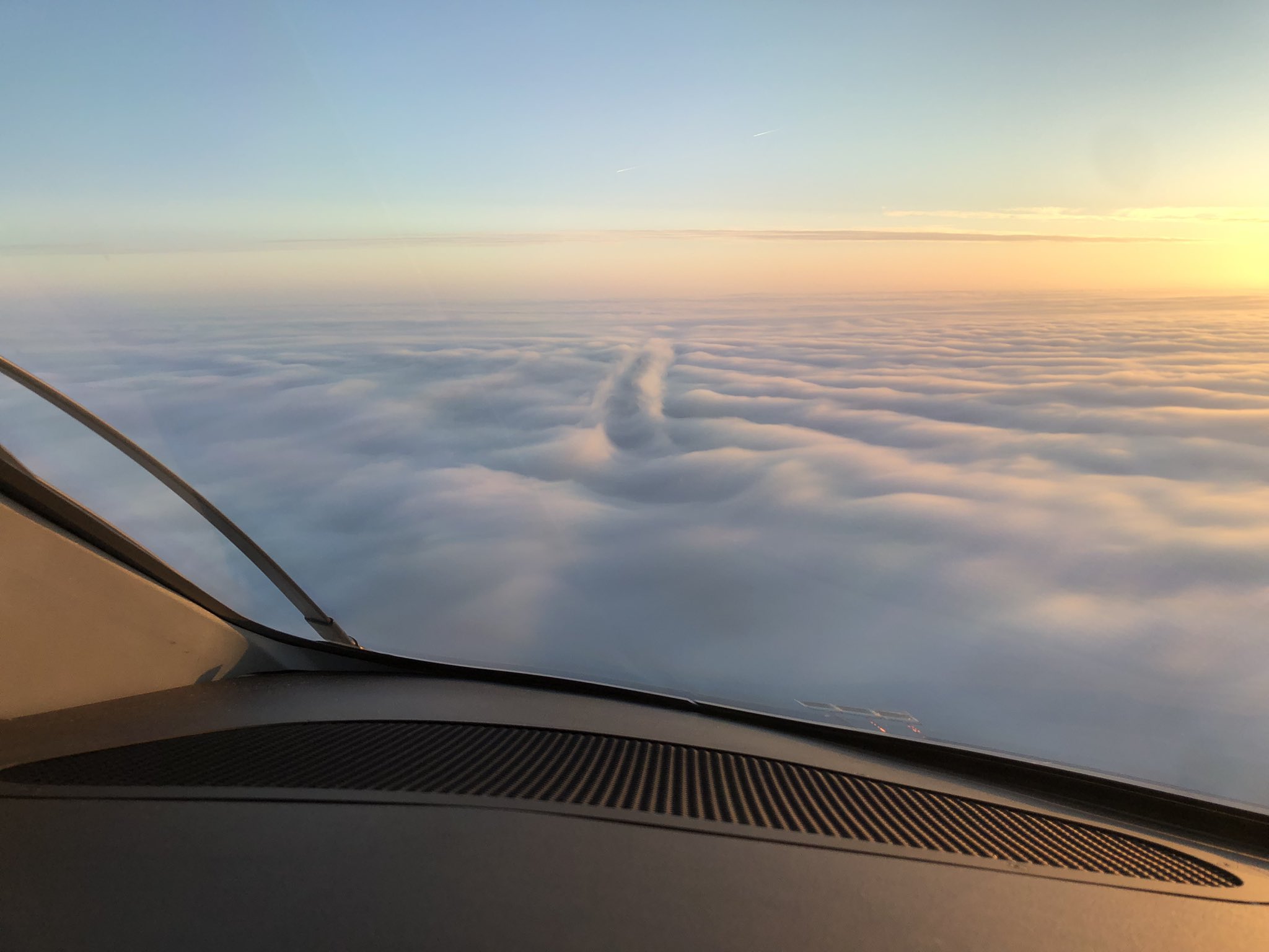 FI0zyc-WUAM3ajQ?format=jpg&name=large