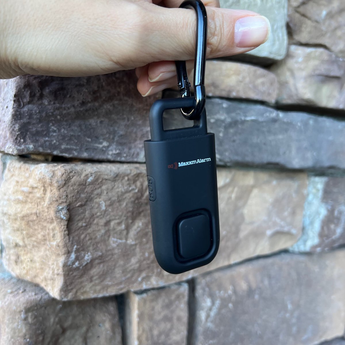 MaxxmAlarm's tweet photo. Safety Tip: Stay alert when shopping or dining:
👛 Close your purse and keep it on your person or only carry your ID and necessary money in a pocket.
❌ Do not leave your purse sitting unattended.
👀 Be alert and aware of who is around you.

https://t.co/cWiJHYZAl3 https://t.co/xKqxYRIqbW