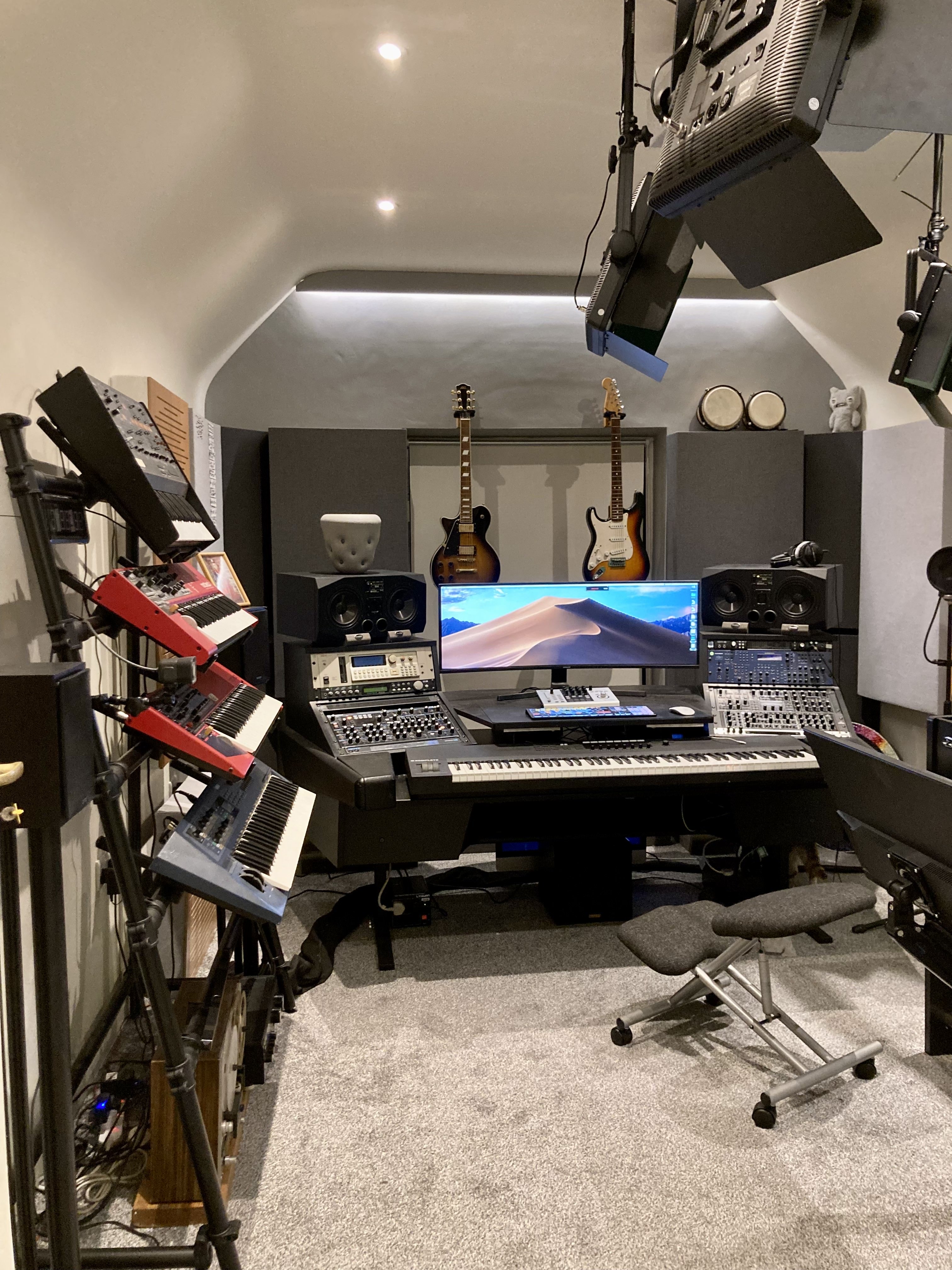 Solarstone. on X: Well i promised you that when the new studio build  was complete I'd show you some photos.. so here it is! Huge thanks to my  friend Howard for doing