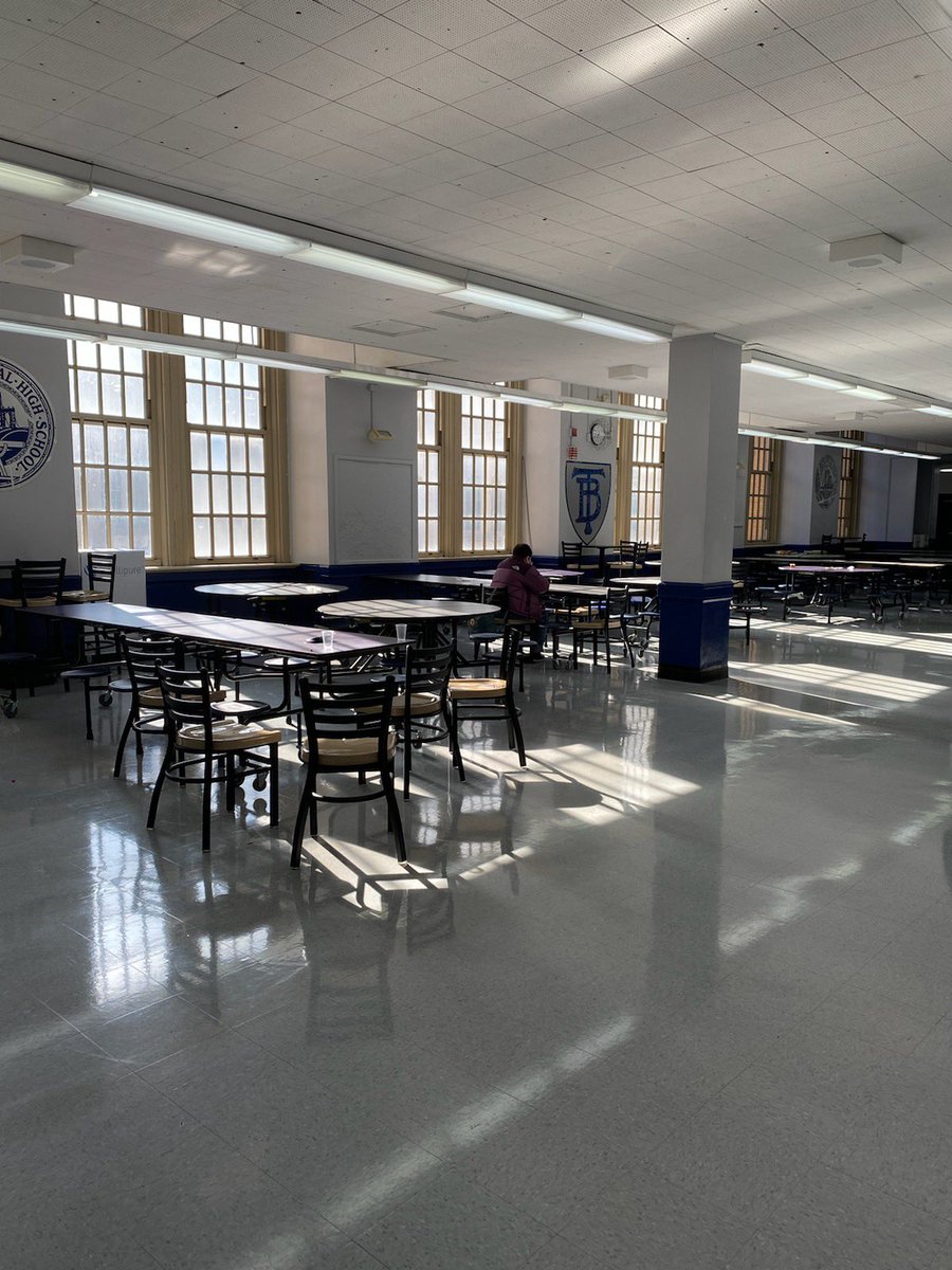 breaksilencenyc's tweet photo. Lunch on walkout day be like
@NYCSW4COVSafety
Cc: @BrooklynTech_HS
When the most resourced HS has Ss fleeing due to safety can U imagine what other schools experience? Its time to join #Strike4SafeSchools to #RestoreRemote if @NYCMayor &amp; @DOEChancellor cont to ignore publichealth https://t.co/d1q9YZOoYc