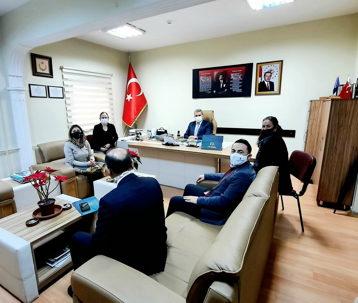 📢eTwinning Aydın ekibi olarak İncirliova İlçe Milli Eğitim Müdürü Sayın Mustafa ÇALIŞKAN'ı ziyaret ederek ilçe temsilcimiz Sevilay ULUBELİ ile birlikte İncirliova ilçemizdeki proje çalışmaları hakkında değerlendirmelerde bulunduk.

#HerŞeyAydınİçin🇹🇷🇪🇺

<a href="/ValiAKSOY/">Hüseyin AKSOY</a>
<a href="/seyfullah0966/">Seyfullah OKUMUŞ</a>