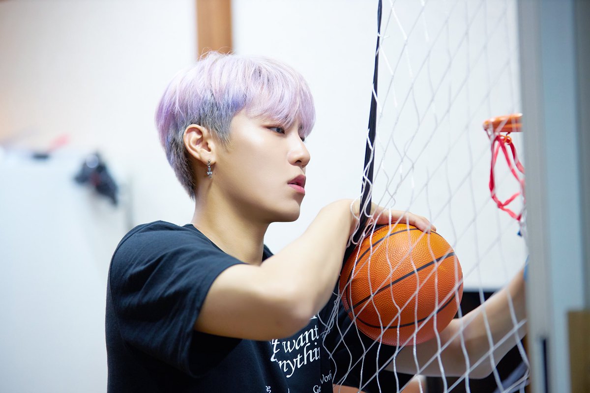AB6IXFRANCE's tweet photo. | 11.01.22 📸 | #AB6IX #WOOJIN #UNIVERSE 

Behind photos de Do Not Disturb sur l'application UNIVERSE 🪁

▶️ WOOJIN
_____ 
🇫🇷 @/AB6IXFRANCE https://t.co/3qBXF0KBPA