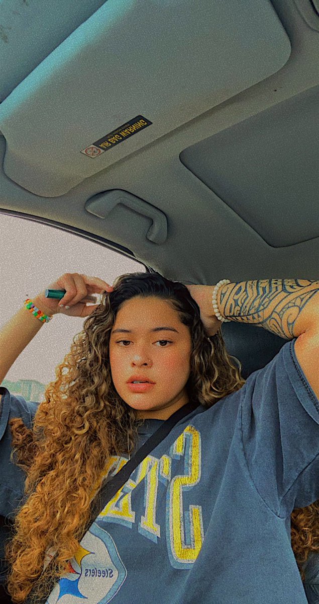 keeeanalei's tweet photo. just here to show my tattoo .. https://t.co/KvNONb6Xap