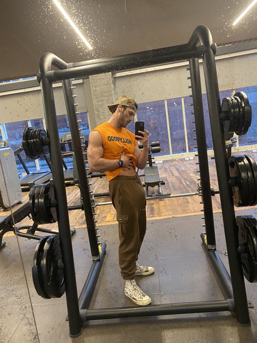 i keep getting distracted during my workout &hellip; https://t.co/zDuvyfMZst https://t.co/8cN6Nkkj7P<a href="/tag/linkinbio"class="tags"><span>#linkinbio</span></a>