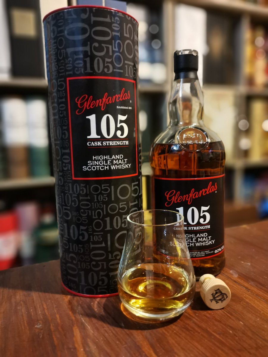 WhiskybossSA's tweet photo. One that never dissapoints, the Glenfarclas 105 is one of my favorite NAS. It has a full, complex aroma with a lots of sherry upfront.
@glenfarclas
#Whiskyboss #WBSA🇿🇦 #glenfarclas105 #Singlemalt #Caskstrength #Highland #speyside #scotch #Whisky #Tuesdaydram https://t.co/rnSWnUjFf8