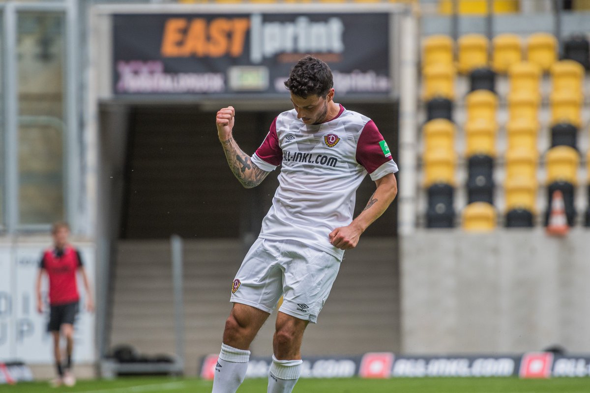 DynamoDresden's tweet photo. Philipp #Hosiner verlässt die SGD und wird sich mit sofortiger Wirkung Kickers Offenbach (@OFC_offiziell) anschließen. Lieber @HosinerP, vielen Dank für deinen Einsatz für die SGD! Wir wünschen dir auf deinem weiteren Weg nur das Beste. ✊ ��� https://t.co/CLnNJlyMZe #sgd1953 https://t.co/RMAqWWxbC8