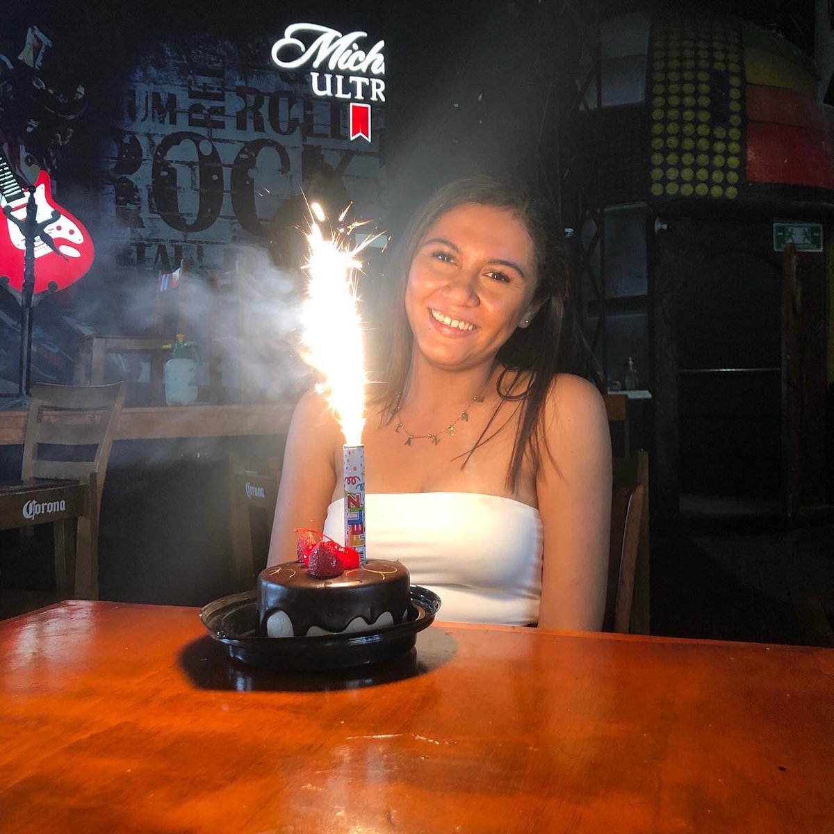 Se que he estado mame y mame con mis fotos de mi cumpleaños en mis redes,pero nadie mide mi felicidaaaaad🥰🥰
