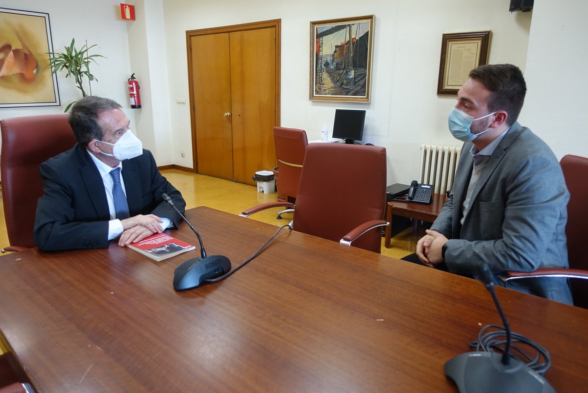 👉 Esta mañana he tenido el placer de entregarle, al protagonista del mismo, mi libro 'El fenómeno Abel Caballero. Ejecución de una campaña permanente'. 
🤝 Agradecer a <a href="/abelcaballero/">Abel Caballero</a> y a su equipo por las facilidades.

amazon.es/fen%C3%B3meno-…