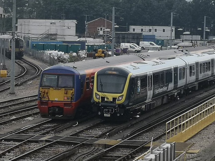 DownOnTheStour's tweet photo. Didn't take many photos of 456s as I prefer the class 455. But will be a shame to see them go Monday๐
#DispatchersOfTwitter #trainphotography #railwayphotography #railwaytwitter #class456 #EMU https://t.co/CVZYp1qqH2