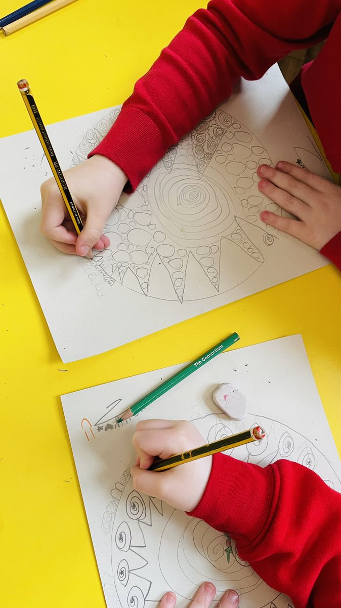 BubsyTownhill's tweet photo. Year 2 have loved starting our art project based on The Dot by @peterhreynolds Everyone is an artist! 🖼 #THCy2 #THCart #artisfun https://t.co/anKXRAVVaz