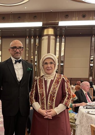 EmbaVenezTurk's tweet photo. Embajador José Bracho departió con Primera Dama, Emine Erdoğan, en el marco de almuerzo realizado en la Presidencia de la República de Turquía @NicolasMaduro @ConCiliaFlores @PresidencialVE @PlasenciaFelix @danialerodrimar @CancilleriaVE https://t.co/qx12CcVgQj