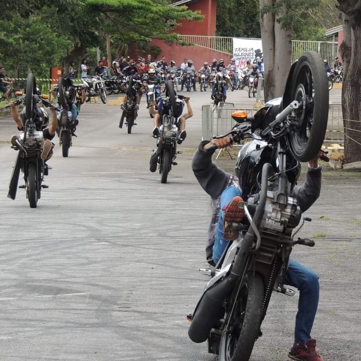 Que imagem, se não gosta só respeita 🤟😍

Mundo Motos Downloads @