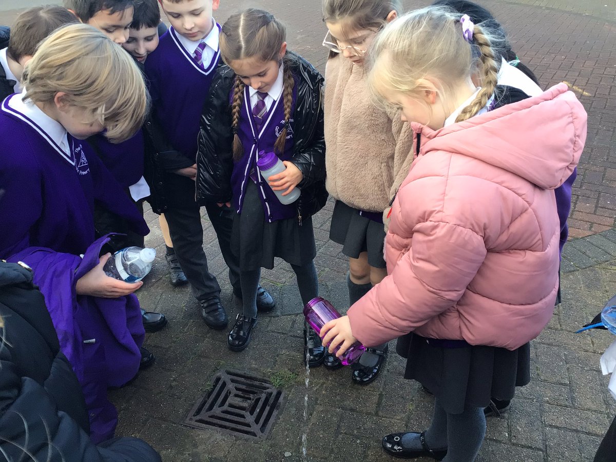 TheTrinityL5's tweet photo. Y4 Geography: Where does all the rain go?🤔🌧💦 #trinitygeography https://t.co/qUAxLjgRHZ