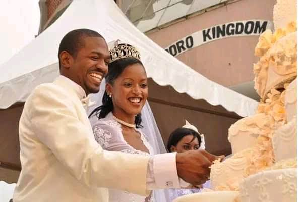 RedPepperUG's tweet photo. Tooro Princess Komuntale ex-Lover Duke dies in Apartment 

According to the family, Christopher Thomas aka Duke was found dead in his apartment in St Louis, Missouri, USA last night.. https://t.co/oPc4ICP9Rv