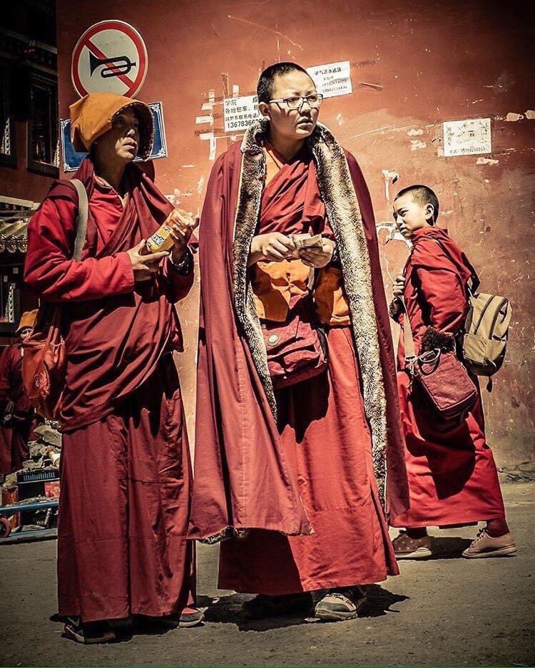 KHATAGS

Nun of Larong Gar....save Tibet...free Tibet!
