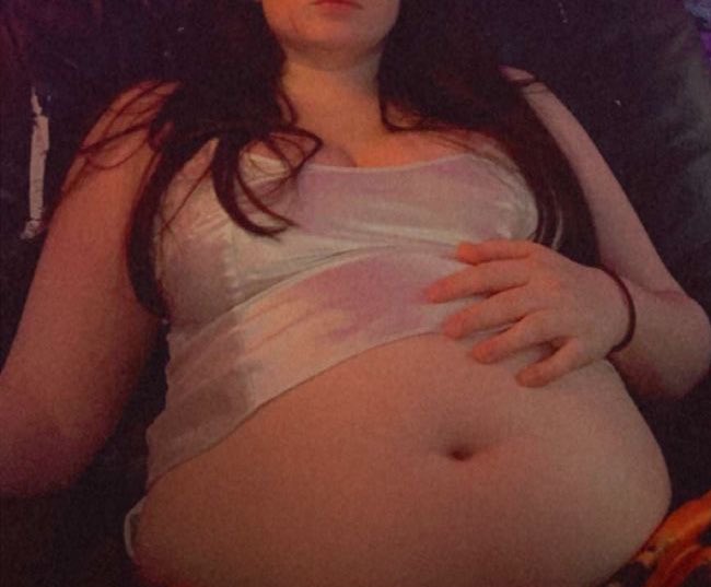 First tweet ☺️🐷 go check out instagram ❤️🌮🐷instagram.com/stuffy.belly/ for more stuffing and feedee content #feedee #piggy #bbw #bellystuffing #stuffedbelly #weightgain