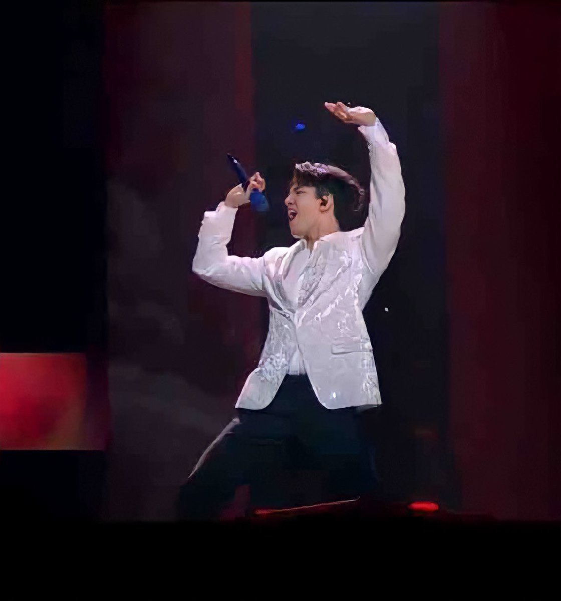 ChengMadruga's tweet photo. @AmerSongwriter @billboardcharts @SB19Official @dimash_official @BTS_twt @MSuppasit #DimashQudaibergen is an amazing and very talented singer!
The songs #FlyAway and #BeWithMe are on Billboard's Hot Trending songs for consecutive weeks.
Congratulations @dimash_official ! 👏👏👏❤️❤️❤️ https://t.co/aDGLh1tZ8Q