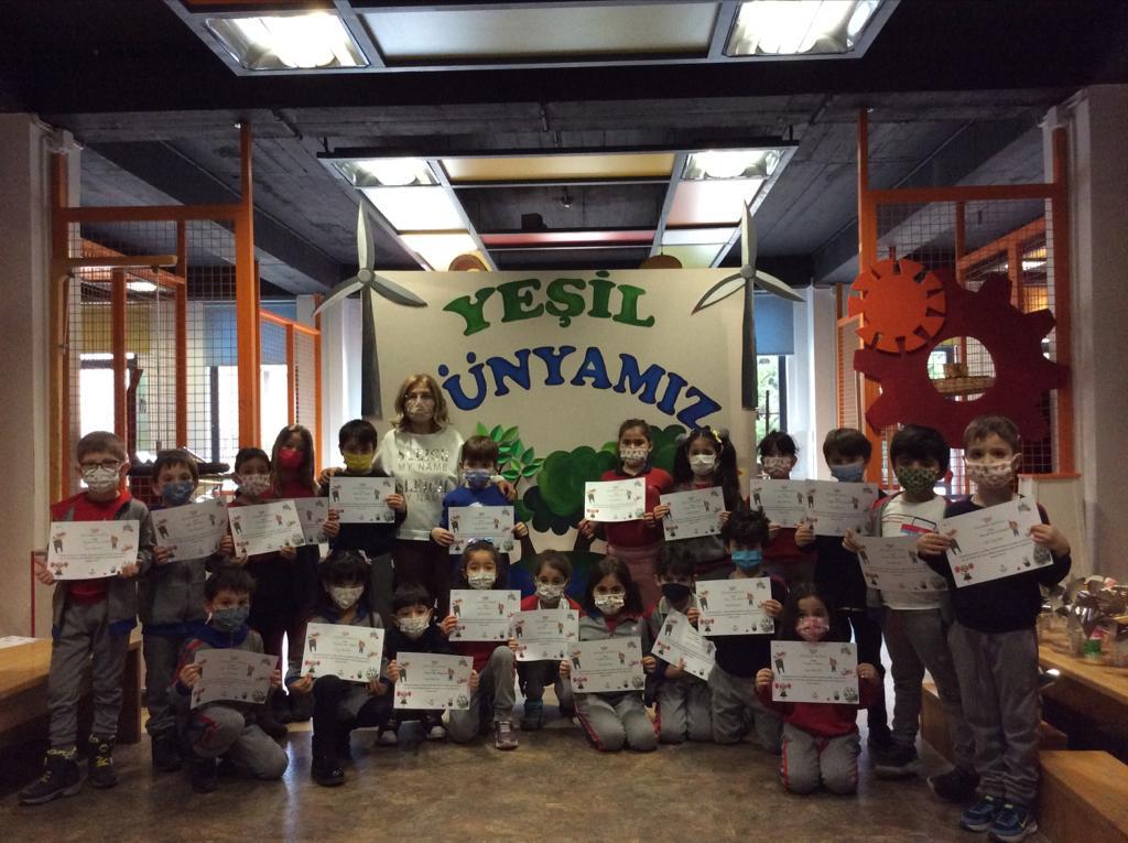 BahcesehirOrdu's tweet image. 1. Sınıflar Stem dersinde 2. Temamız “Yeşil Dünyamız” kapsamında geri dönüşümden mama kabı tasarladılar .😍
#STEMjunior 
#STEMgelecektir 
#STEMJuniorFair