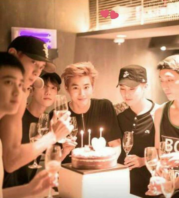 RisaNeva's tweet photo. happy birthday to our precious kyungsoo🌹🥳🎉
I wish you much healthier, better, and many more good days this year. always proud to have you, thank you for being with us until now, I love you🤍🥰
#30RosesForDO
#해피됴데이_2022
#겨울에_피는_로즈_도경수
#HappyDODay https://t.co/vpemgjbGWa