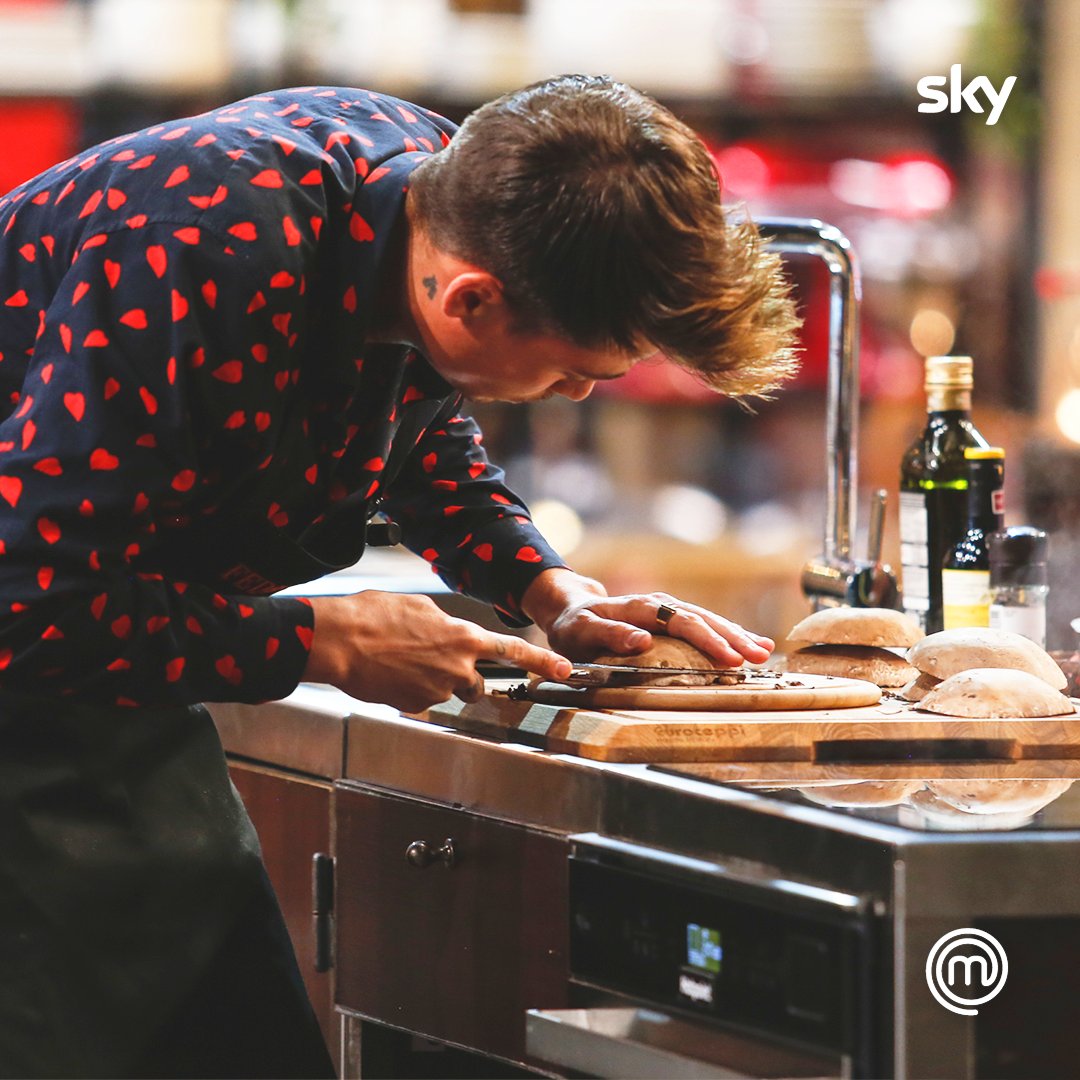 MasterChef_it's tweet photo. Preparare un panino senza pane è una prova semplice solo all’apparenza.
La scelta di Federico è ricaduta sul Portobello di Fungo Italiano Certificato, un connubio di sapori inaspettati che gli ha permesso di conquistare la balconata.

#MasterChefIt #adv https://t.co/sdZniznPz0