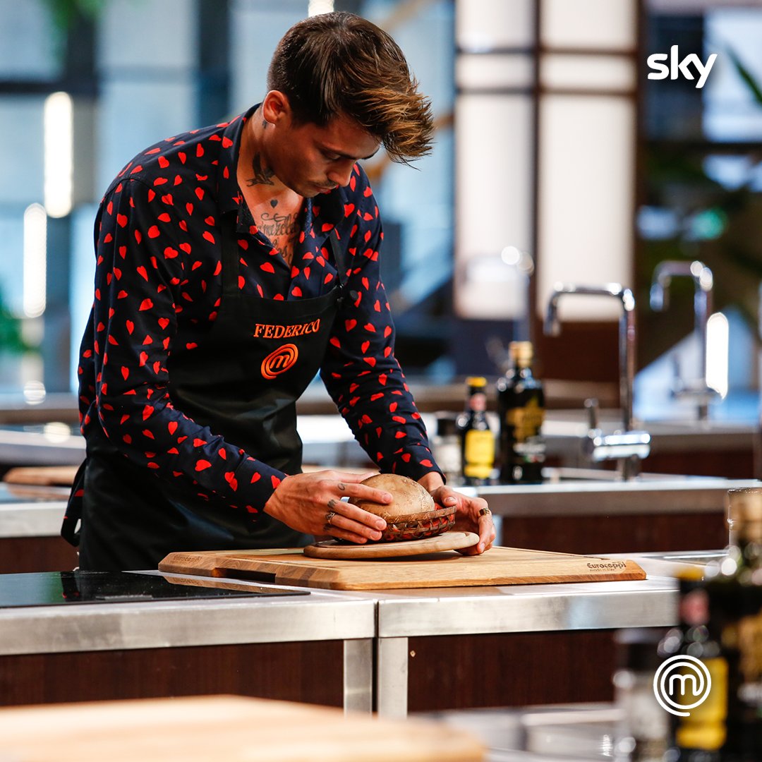 MasterChef_it's tweet photo. Preparare un panino senza pane è una prova semplice solo all’apparenza.
La scelta di Federico è ricaduta sul Portobello di Fungo Italiano Certificato, un connubio di sapori inaspettati che gli ha permesso di conquistare la balconata.

#MasterChefIt #adv https://t.co/sdZniznPz0