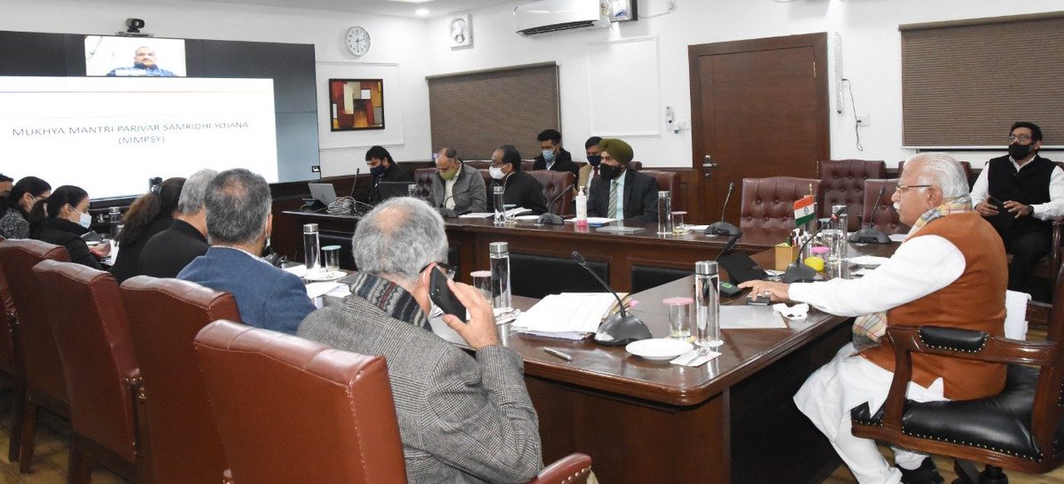 cmohry's tweet photo. मुख्यमंत्री श्री @mlkhattar ने आज चंडीगढ़ में एक बैठक में अधिकारियों को निर्देश दिए कि वे प्रदेश के प्रत्येक पात्र व्यक्ति तक 'मुख्यमंत्री परिवार समृद्धि योजना' का लाभ निंरतर और समय से पहुँचाना सुनिश्चित करें।
#MMPSY https://t.co/OcqJm1sZ7A