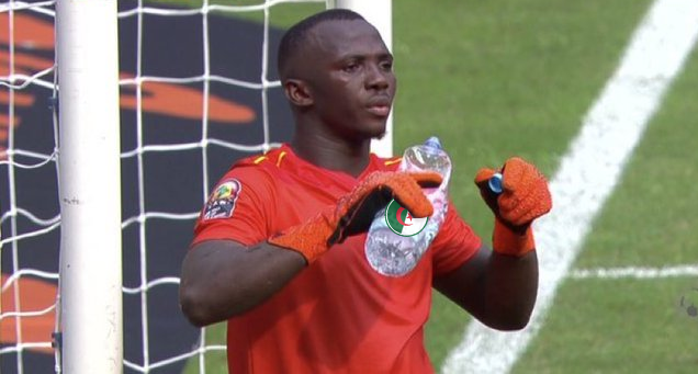 Betclic's tweet photo. Rare photo de Mohamed Kamara avec sa boisson préférée #ALGSIE https://t.co/UfapVW1L6G